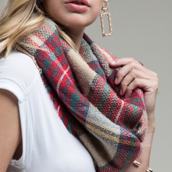 Only 1 left! NWT Plaid Woven Infinity Scarf - Picture 1 of 3